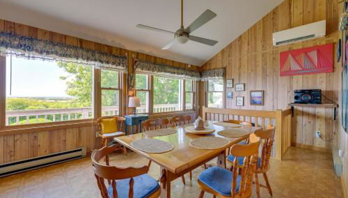 Deck with Water View Coastal Escape Near P-Town! - Foto 4