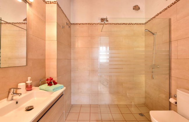 Authentic Holiday Home, Ground Floor Level, With Private Pool and Large Terrace - Foto 25