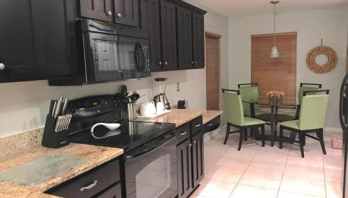 Sunny South Facing Pool with Hot Tub and Lake View Near Disney - Foto 5, stove, dishwasher, pet friendly, toaster, minibar