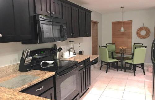 Sunny South Facing Pool with Hot Tub and Lake View Near Disney - Foto 5