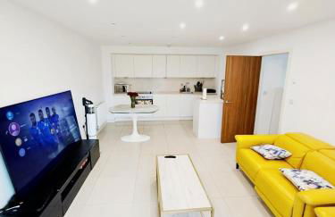 Modern 1 Bedroom Ensuite Huge Open Plan Living with Balcony 2 Bathroom - Foto 1