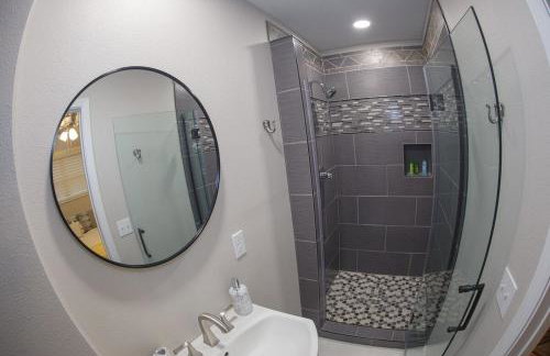 Stylish Family & Group Retreat Near UofA and Trails - Foto 21