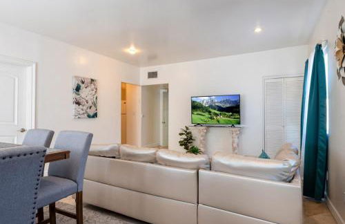 Spacious 2BR Apartment with Full Kitchen & Dining In Beverly Hills - Foto 12