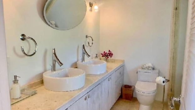 Tropical Escape: Charming Cottage With Resort Privileges - Foto 4, Baño