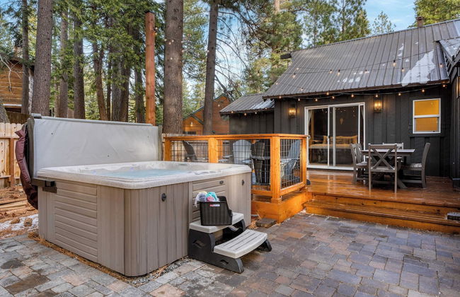 Westlake Cabin by Avantstay Hot Tub, Near Skiing, Walk to Restaurants & Lake! - Foto 29