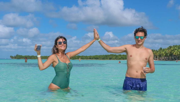 Baño en las aguas cristalinas del Caribe