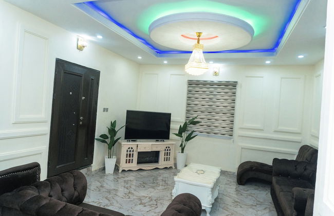 Charming 3-bed Apartment in Transe Ekulu Phase 6 - Foto 1