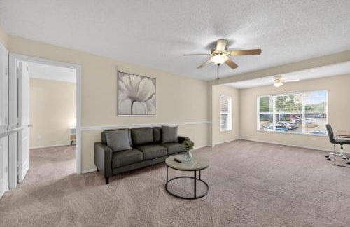 Bright & Comfy 2BR Home Away - Foto 10