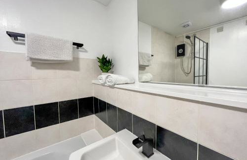 Stunning Central Flat w/ Parking - Foto 18