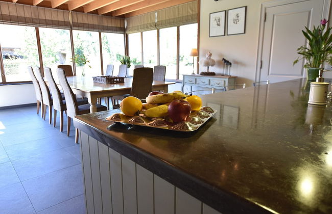 Tasteful Mansion in Lichtervelde with Hot Tub - Photo 11