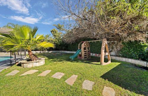 Gorgeous Villa with Private Heated Pool - Foto 21