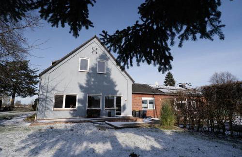 Moderne Doppelhaushälfte mit Garten & Terrasse I Free Wifi I Free Parking - Foto 27