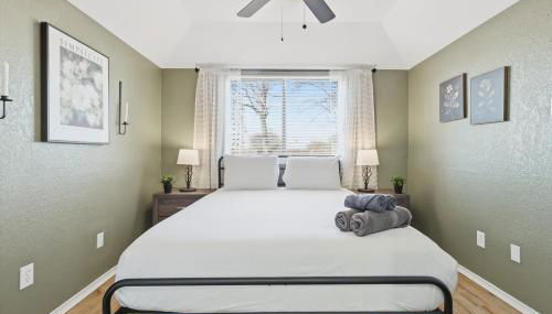 1BD 1BA Stylish Arlington Home w Backyard - Foto 4