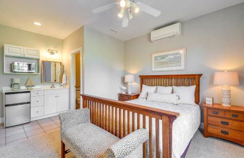 Spacious Southport Condo with Balcony! - Foto 23