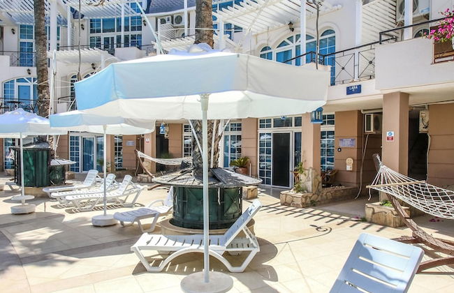 Seahorse Deluxe Hotel - Photo 13