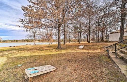 Lakeside Haven with Sandy Beach, Sleeps 12, 3 Bath - Foto 17