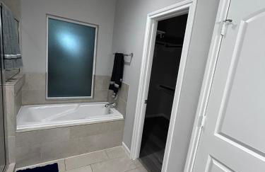 Stunning 3BR Home Near Downtown Houston - Sleeps 8 - Foto 35