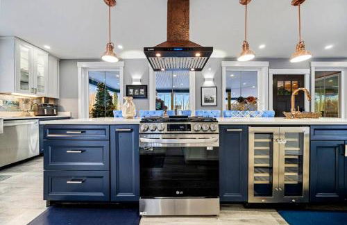 New Sunday River Ski Retreat with Hot Tub Spa - FirePit Sleeps 16 - Foto 43