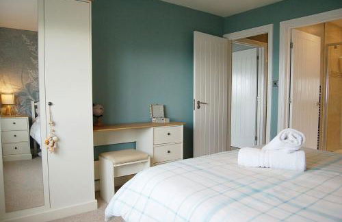 Sound of the Sea, beach front Bungalow with hot tub, in Tywyn - Foto 31