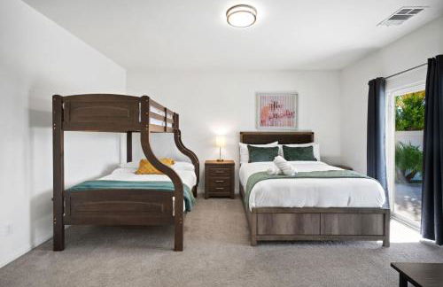 Views, Gameroom, Saltwater Pool & Hot tub, Firepit by MariamsBnb - Foto 45