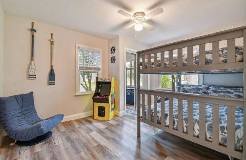 Family Friendly Beach Escape - Modern Retreat near Beaches - Sleeps 6 - Fast WiFi - Foto 27