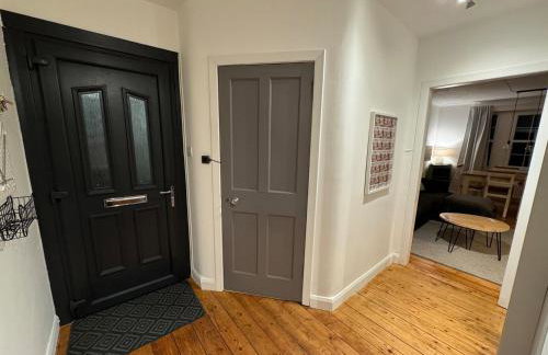 Stirling Haven: Charming 3B Apt in City Centre - Photo 25