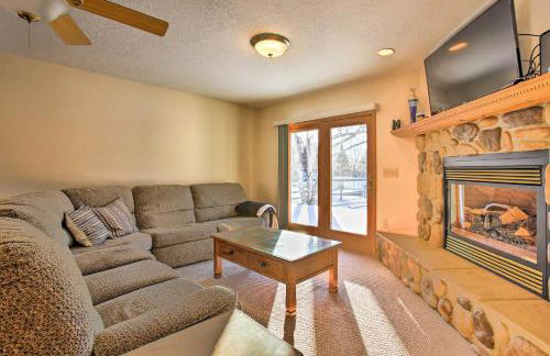 Cozy Riverfront Home with Fire Pit in Houghton Lake! - Foto 1