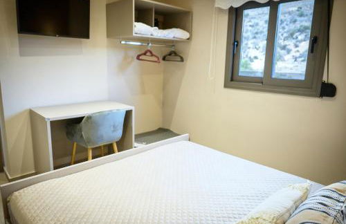 Secluded Luxury Villa w Jacuzzi & Stunning Views - Photo 24