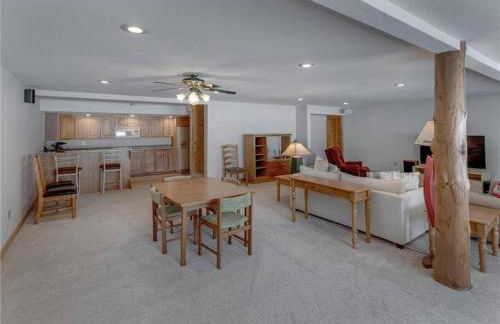 Large Log Home on Lake with Hot Tub - Foto 4