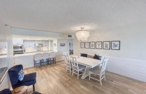 Luxury, Direct Oceanfront Unit and Balcony, Northeast Corner, Heated Pool, Garage Parking - Photo 32