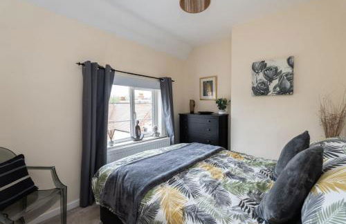 Quaint 3 bed Cottage in central Dorking with parking - Foto 33