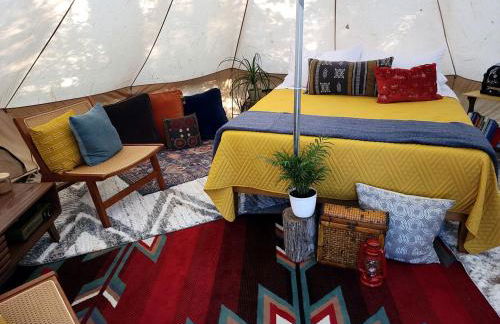 Forest Retreat: Immerse Yourself in Nature with this Chic Bell Tent in Loris, SC - Foto 11
