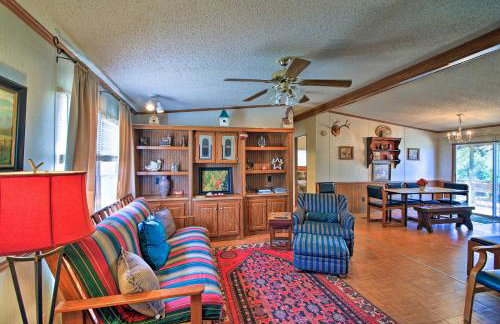 Spacious Utopia Family Home w/ Hill Country Views - Foto 6