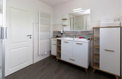 Ferienwohnung Haus zum Seehund mit Pool, Garten und Tischtennisplatte - Foto 60