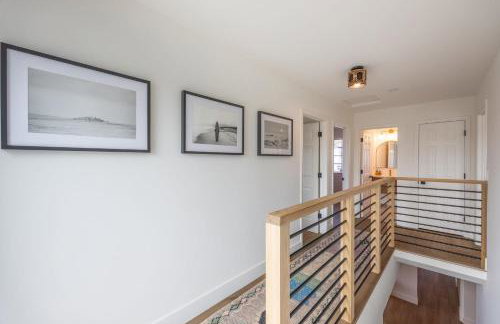 Seaside Home Modern Retreat with Breathtaking Views and Beachside Charm - Foto 25