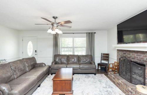 Sleeps 8, Lake Lanier Hidden Gem - Foto 34