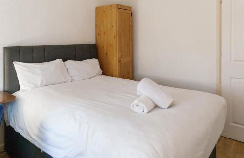 5 Bed Townhouse with Garden & Parking by BrumStay UK - Foto 39