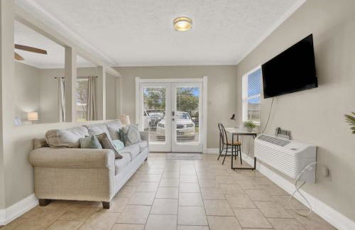 Luxe Guest Suite Near The Emerald Coast of PCB - Photo 10