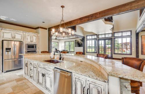 Spacious Edmond Vacation Rental with Hot Tub! - Foto 9