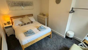 3-Bed House, Birmingham - Foto 3, towels