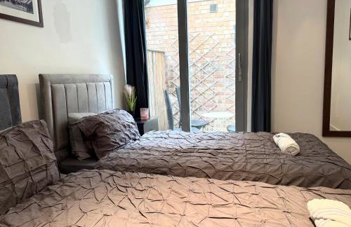 Central Brick Lane 2 Bedroom Flat - Private Patio - Foto 12
