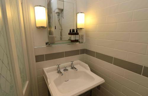 Perfect Retreat in Luxury & Historical Manor House - Photo 40