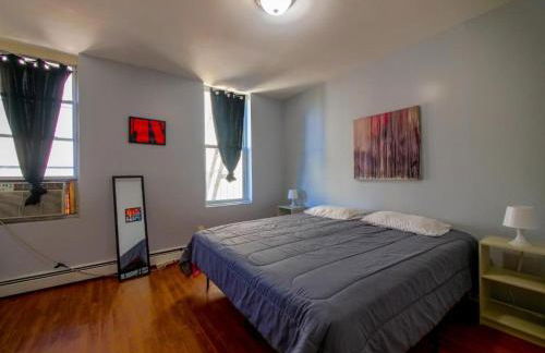 Sleek one-bedroom abode near NYC - Photo 5