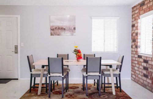 Enchanting Garden with Luxe Jacuzzi Spacious Yard - Foto 13