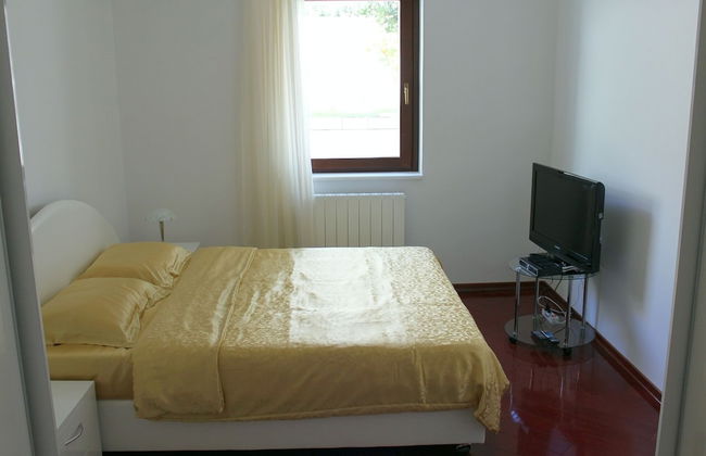 Luxury Apartment in Opatija for 8 People With Pool and Silk Bedding - Photo 5