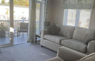 2 Bedroom Villa - Lakeside Holiday Park - Photo 8