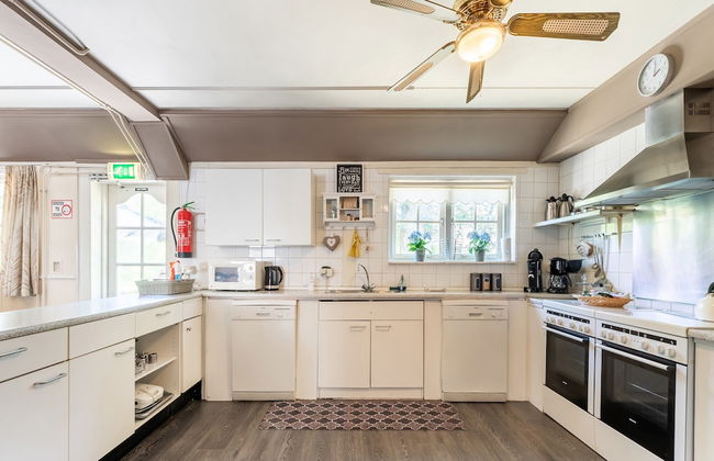 Attractive Farmhouse in Giethoorn With Garden - Photo 31