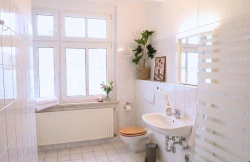 Ruhiges & modernes 5-Personen Apartment mit Boxspringbetten, Smart-TV, Wlan und Balkon - Foto 8