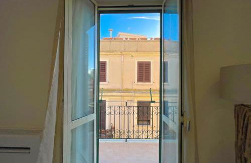 LIGEA APARTMENT - Bright Mediterranean Home with Bali-Inspired Touches - Central Anzio near Sea, Train and Bus Station - Foto 4