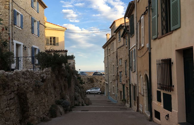 Picasso Apartments - Photo 28